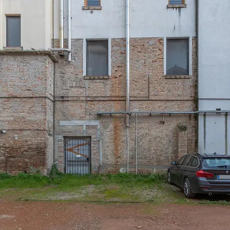 Piazza Trento Trieste Il Listone Exclusive * Ferrara